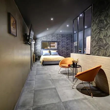 Suite Romantique Avec Ambiance Cocooning Saint-Genet-Lerpt Exterior photo